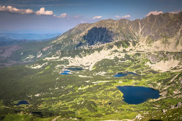 Tatra Mountain, Polsko, pohled z Kasprowy Wierch do údolí plyn — Stock fotografie