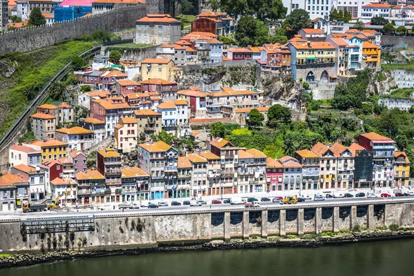 Πολύχρωμα κτίρια του Πόρτο. Πορτογαλία — Φωτογραφία Αρχείου