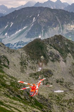 Zakopane, Polonya-Temmuz 4, 2015:Helicopter dağ kurtarma hizmeti ben
