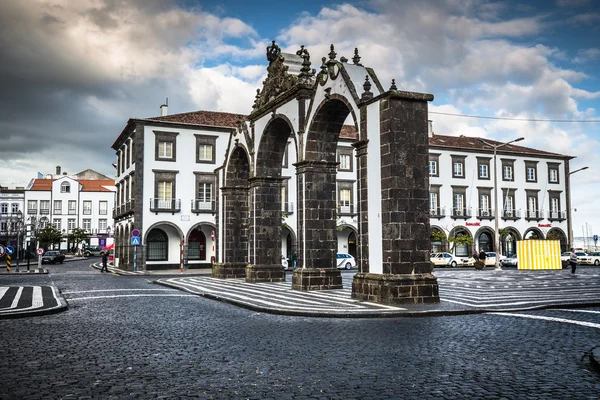 Ponta Delgada, Azory, Portugalia - 20 kwietnia 2015: Portas da Cida — Zdjęcie stockowe