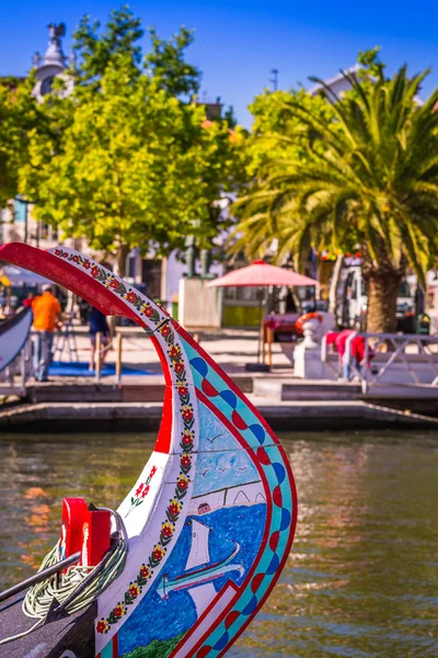 Moliceiro típico, gôndolas, no rio Vouga. Aveiro, Portugal — Fotografia de Stock