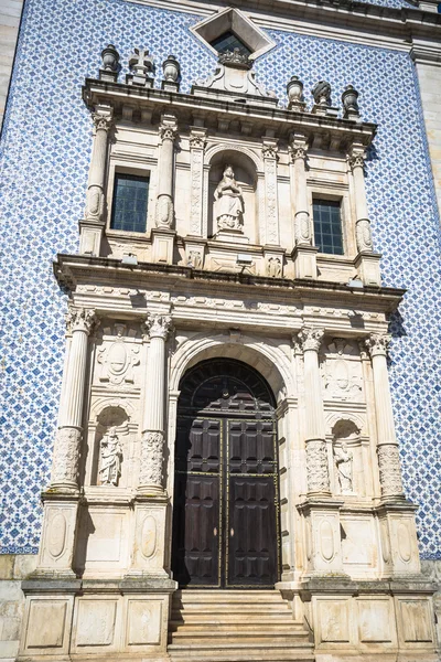 Aveiro, portugal. typisch gebouw weergave. — Stockfoto