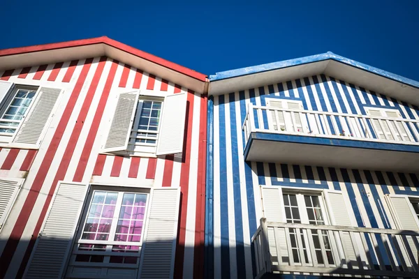 Kleurrijke huizen in costa nova, aveiro, portugal — Stockfoto