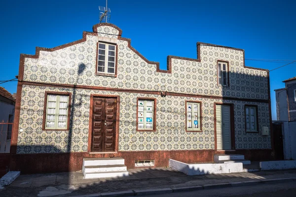 Casas coloridas en Costa Nova, Aveiro, Portugal — Foto de Stock