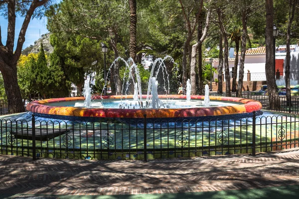 Brunnen im park mija, spanien — Stockfoto