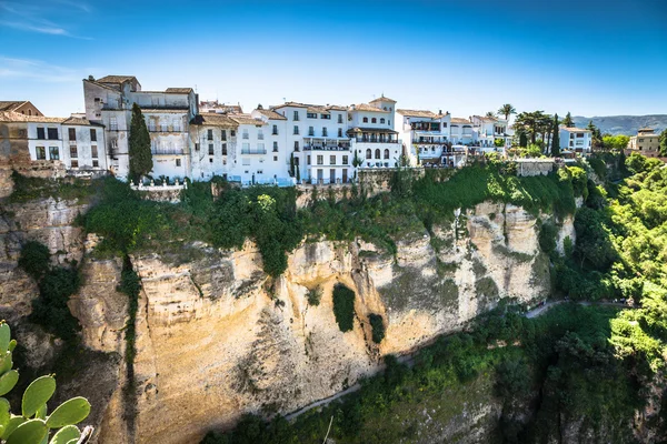 Visa byggnader över cliff i ronda, spain — Stockfoto