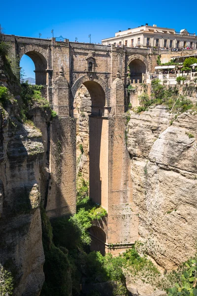 Bridge i Ronda, en av de mest berömda vita byarna i Malaga — Stockfoto