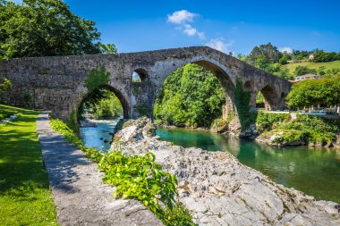 eski Roma taş köprü cangas de gidebildiğimiz (İspanya), İspanya