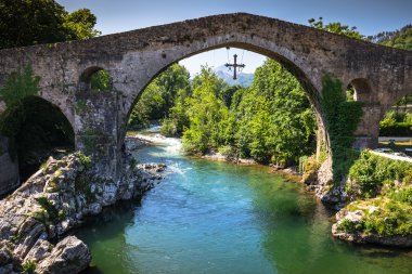 eski Roma taş köprü cangas de gidebildiğimiz (İspanya), İspanya