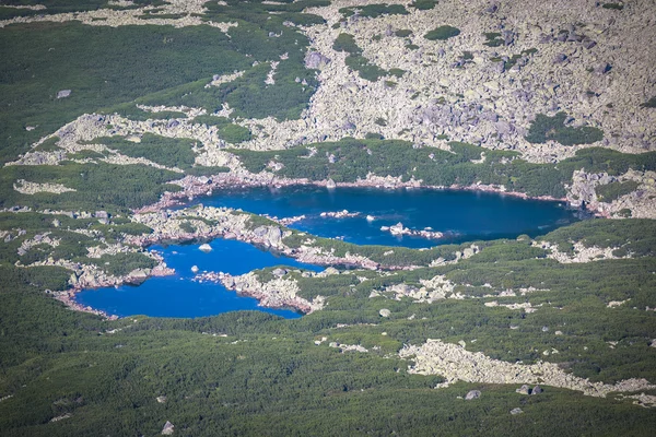 Pohled na horské jezero shora — Stock fotografie