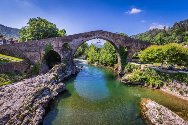 eski Roma taş köprü cangas de gidebildiğimiz (İspanya), İspanya