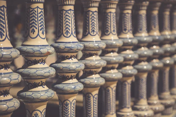 Ponte in ceramica all'interno di Plaza de Espana a Siviglia, Spagna . — Foto Stock