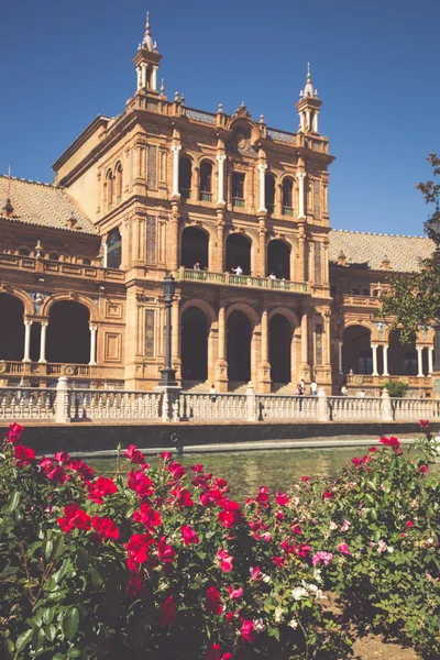 Испанская площадь (Plaza de Espana) в Севилье, Испания — стоковое фото