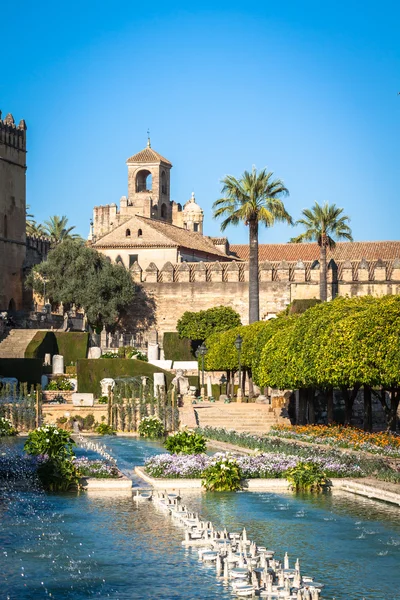 スペイン、コルドバの美しい庭園で有名なアルカサル — ストック写真