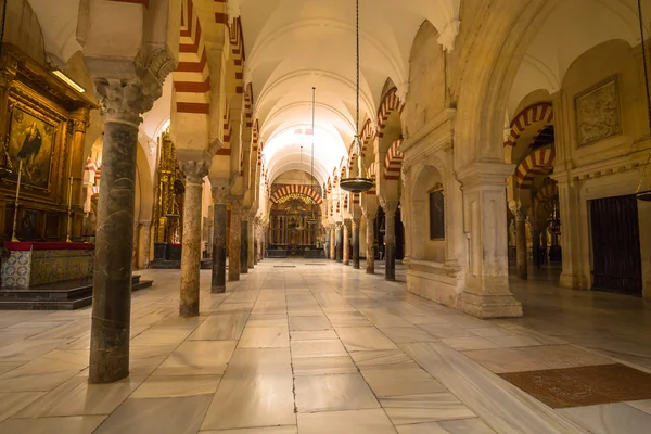 La mezquita kathedrale in cordoba, spanien. Die Kathedrale wurde gebaut — Stockfoto