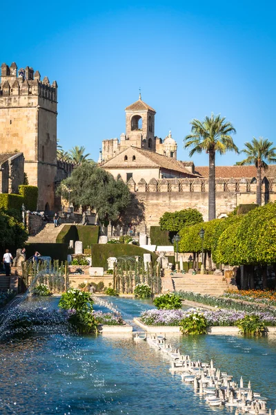 Córdoba, España-11 de marzo de 2015: El famoso Alcázar con hermosa ga — Foto de Stock