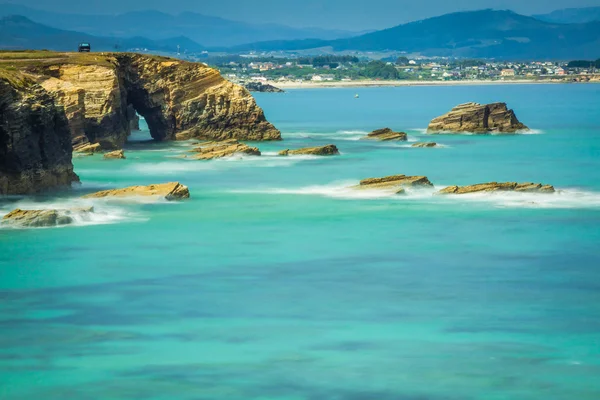 Playa de las Catedralales ஸ்பெயினின் வடக்கில் அழகான கடற்கரை . — ஸ்டாக் புகைப்படம்