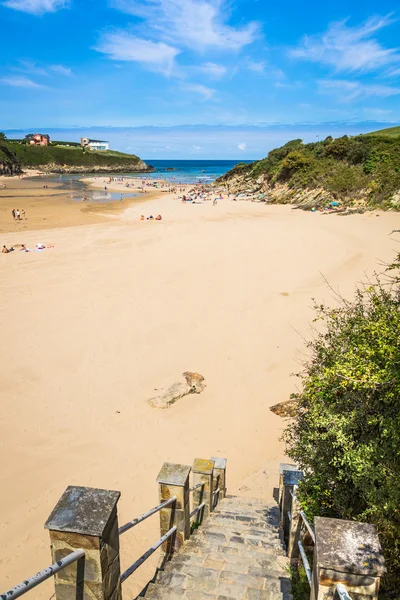 Entreplayas pláž v Galicii, Španělsko. Rajská pláž ve městě Ribadeo, — Stock fotografie