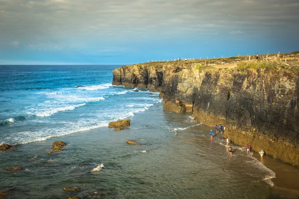 Słynny hiszpański przeznaczenia, katedr plaży (playa de las wymagają — Zdjęcie stockowe