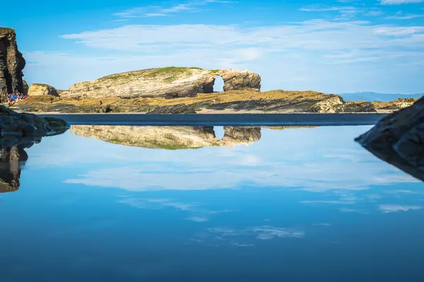 Playa de las catedrales - schöner Strand im Norden Spaniens. — Stockfoto