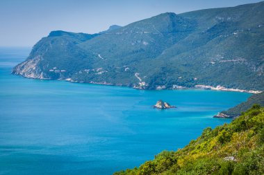 Arrabida bölgesinin güzel kıyı manzara görünümü 