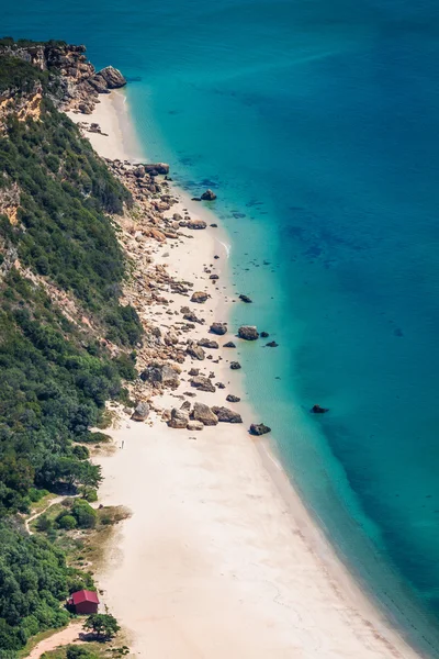 Baía de praia em Portinho da Arrabida, Portugal — Fotografia de Stock