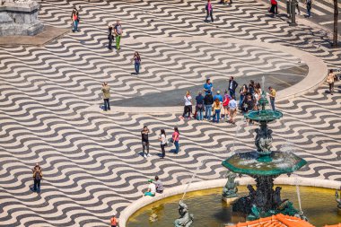 Lisbon, Portekiz-Nisan 12,2015: cityscape Rossio Meydanı.