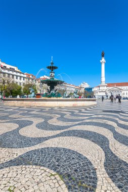 Lisbon, Portekiz-Nisan 12,2015: cityscape Rossio Meydanı.