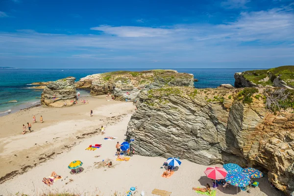 Ribadeo, Spanien-23 augusti 2014: klippiga kusten i Spanien. Galicien — Stockfoto