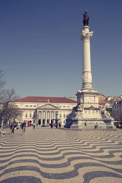 Lisboa, Portugal-12 de Abril de 2015: paisagem urbana na Praça do Rossio . — Fotografia de Stock