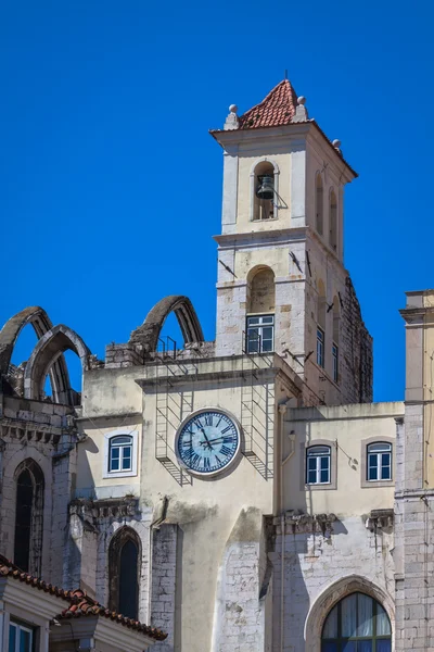 Typická stavba centra Lisabonu, Portugalsko — Stock fotografie
