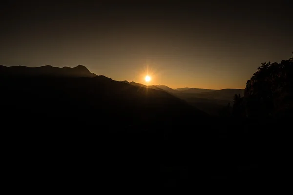 Puesta de sol sobre las montañas Tatra, Zakopane, Polonia — Foto de Stock