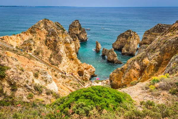 Naturliga klippor och stränder på lagos portugal — Stockfoto