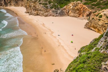 Güzel defne ve kumlu plaj, Praia do Beliche Cabo Sao yakınındaki 