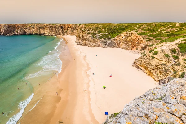 Hermosa bahía y playa de arena de Praia do Beliche cerca de Cabo Sao — Foto de Stock