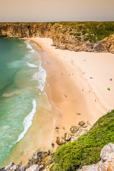 Praia Beliche - pięknego wybrzeża i plaży w Algarve, spokojne — Zdjęcie stockowe