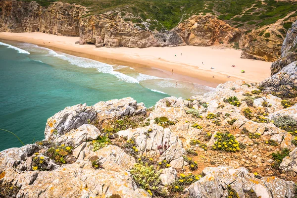 Bella baia e spiaggia sabbiosa di Praia do Beliche vicino a Cabo Sao — Foto Stock