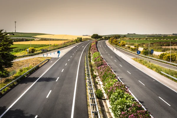 Luchtfoto van rijstroken snelweg in Spanje — Stockfoto