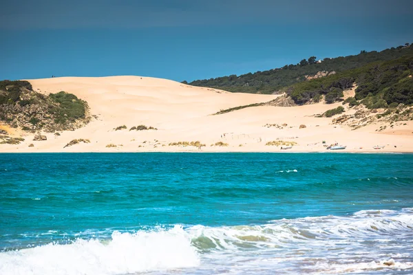 Duna de areia da praia de Bolonia, província de Cádiz, Andaluzia, Espanha — Fotografia de Stock