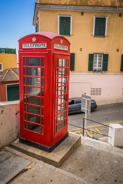 Pole czerwone telefon na Gibraltarze — Zdjęcie stockowe