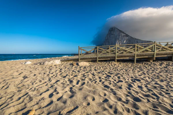 A Rocha de Gibraltar da praia de La Linea, Espanha — Fotografia de Stock