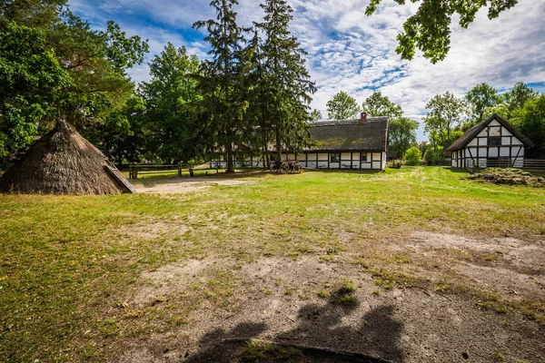 Oude houten huis in kluki, Polen — Stockfoto