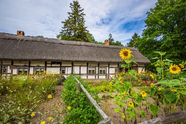 クルキ、ポーランドの木造住宅 — ストック写真
