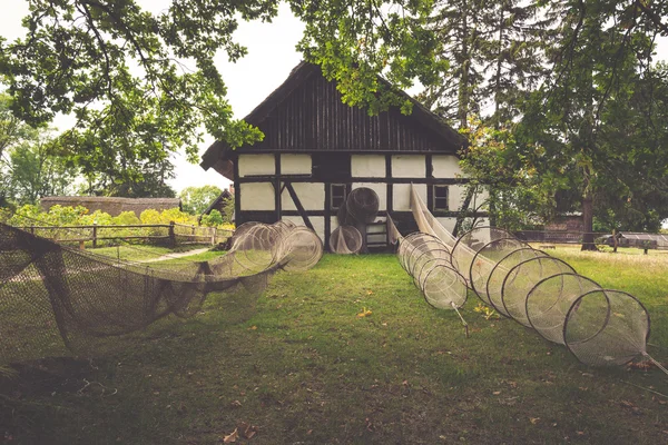 Antigua casa de madera en Kluki, Polonia —  Fotos de Stock