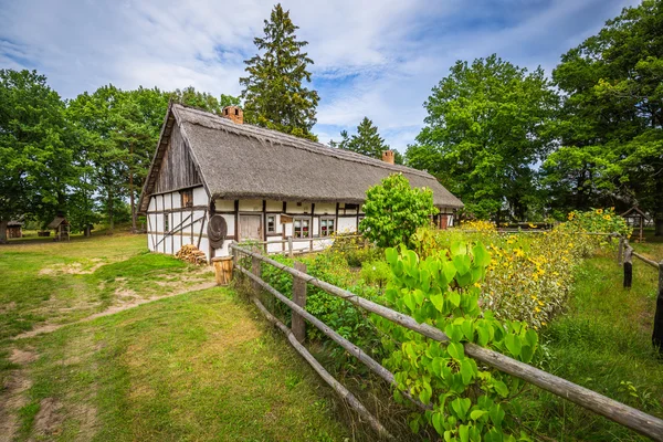 Gamla trähus i kluki, Polen — Stockfoto