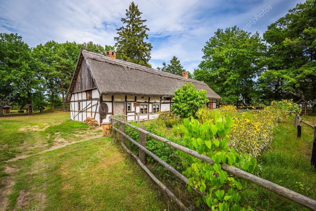 Ancienne Maison En Bois à Kluki