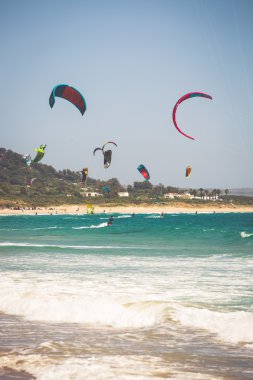 Tarifa, İspanya-Mayıs 15, Tarifa sahil boyunca uçan 2015:kites