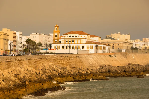 Cadiz,Spain-May 14,2015:Embankment along the sea and the old Spa — Stock Photo, Image