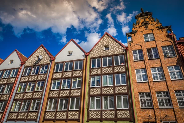 Kleurrijk huizen - huurhuisjes in oude stad Gdansk, Polen — Stockfoto