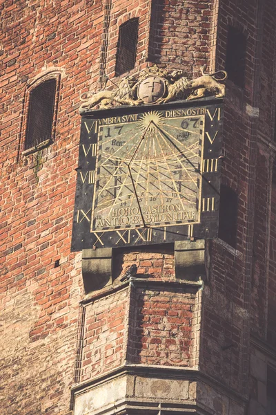 グダンスク市庁舎 - ポーランドで日時計 — ストック写真